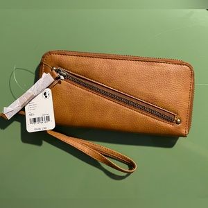 NWT! FREE PEOPLE vegan leather brown wristlet